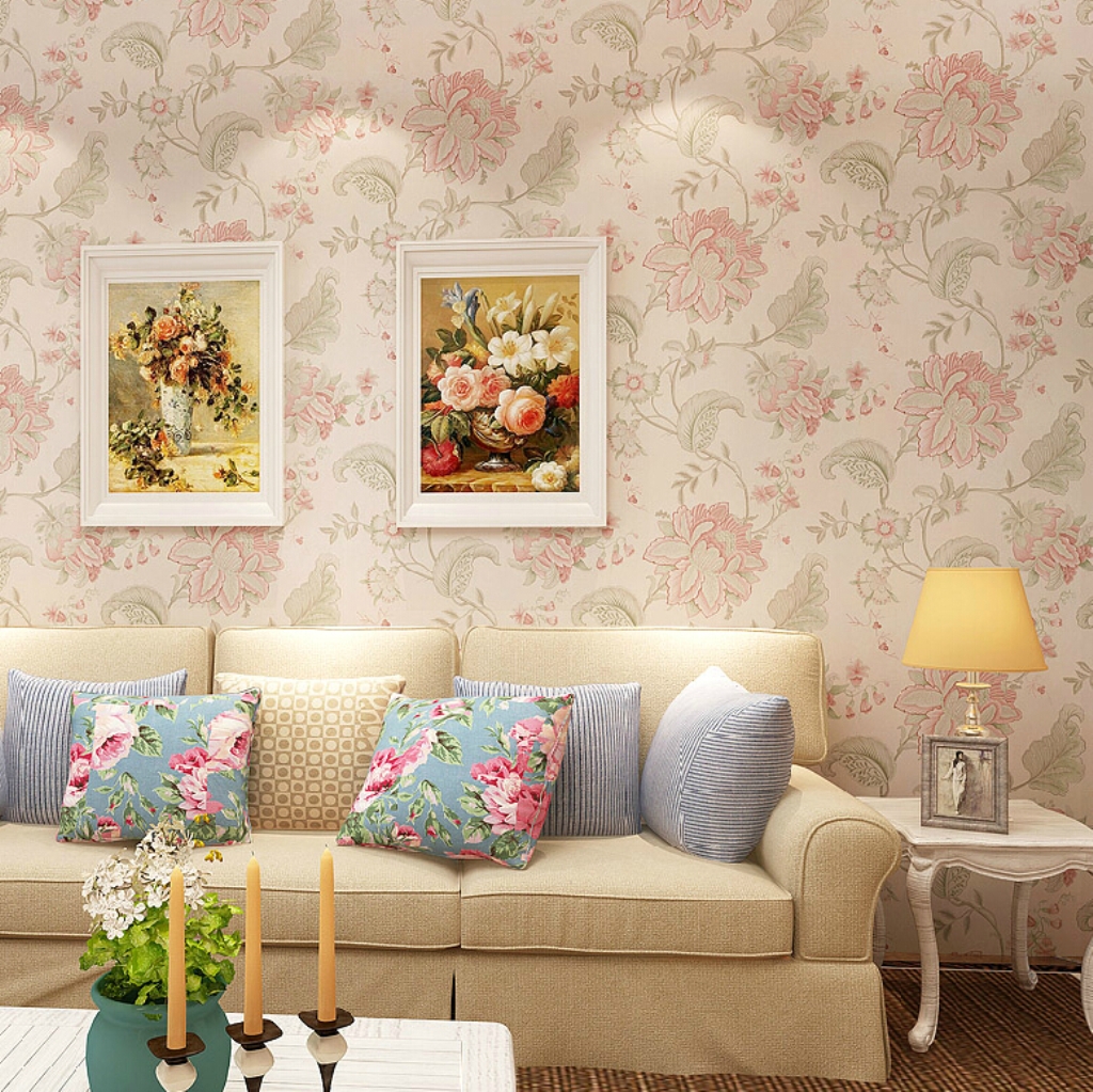 vintage-wallpaper-in-the-traditional-living-room ...