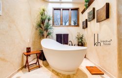 Luxurious bathtub designs at KreativeHouse